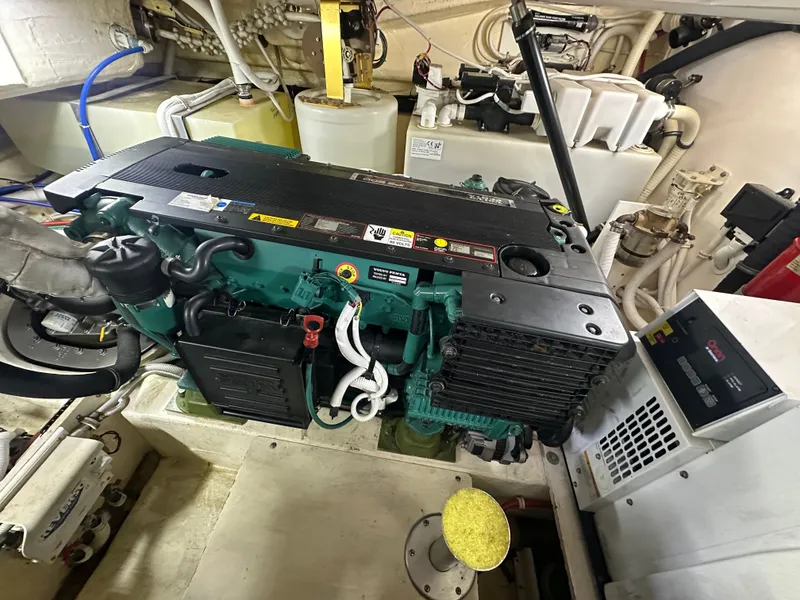 Slide: The Image of Tiara Sovran 4300 2007 - 35