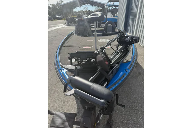 Slide: The Image of 2024 Nitro Z21 XL Pro boat with advanced fishing equipment. - 6