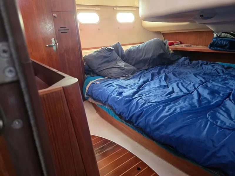 Slide: The Image of Hunter 376 1996 - 5