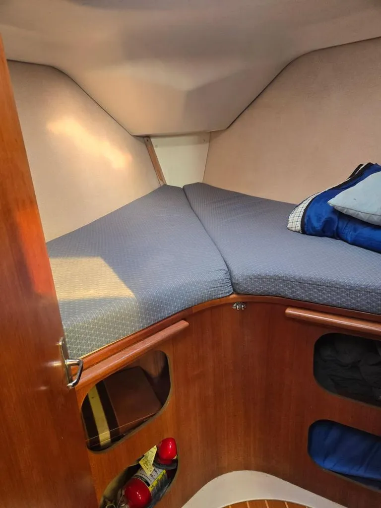 Slide: The Image of Hunter 376 1996 - 8