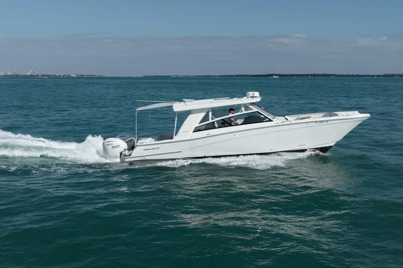 Slide: The Image of 2024 World Cat 400 DC-X cruising on open water, side view. - 11