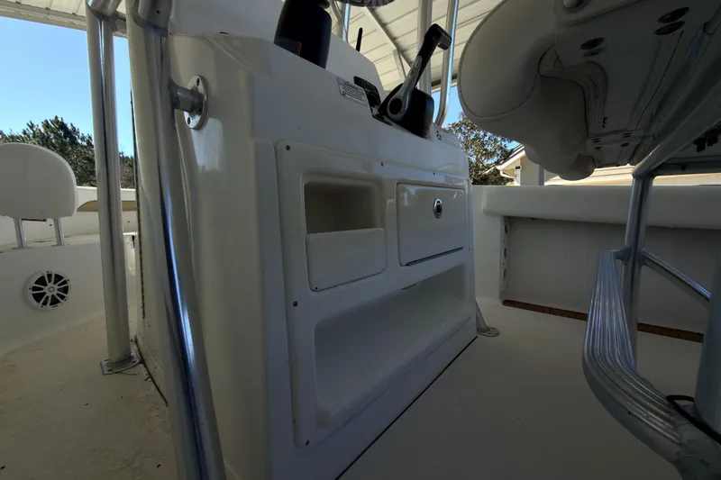 Slide: The Image of 2014 Sportsman Heritage 211 Center Console boat deck, top view. - 33