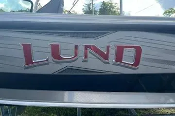 Slide: The Image of 2026 Lund 1975 Tyee boat features, including Mercury engine, trailer, and premium accessories. - 6