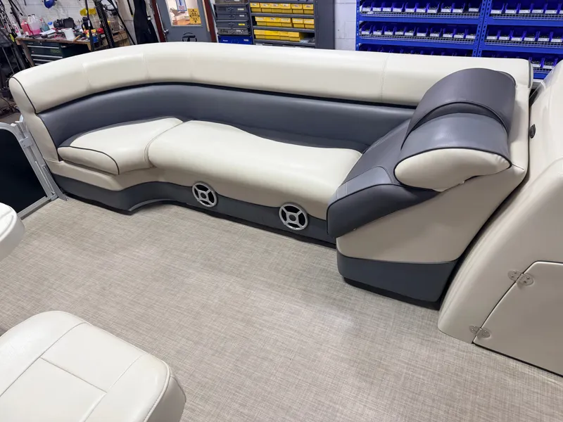 Slide: The Image of Premier 220 SunSpree 2018 - 12