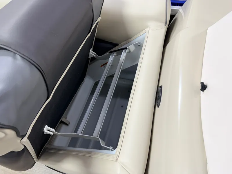 Slide: The Image of Premier 220 SunSpree 2018 - 13