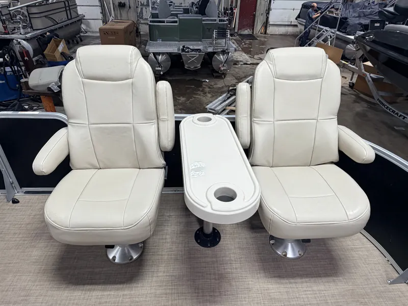 Slide: The Image of Premier 220 SunSpree 2018 - 14