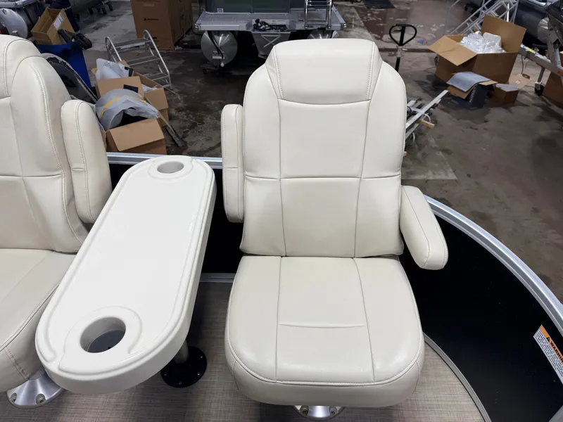 Slide: The Image of Premier 220 SunSpree 2018 - 16