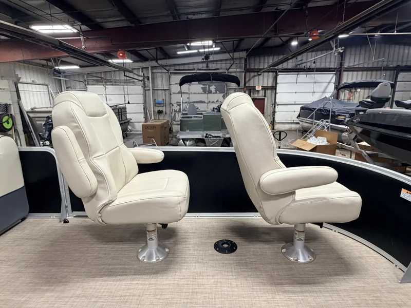 Slide: The Image of Premier 220 SunSpree 2018 - 18