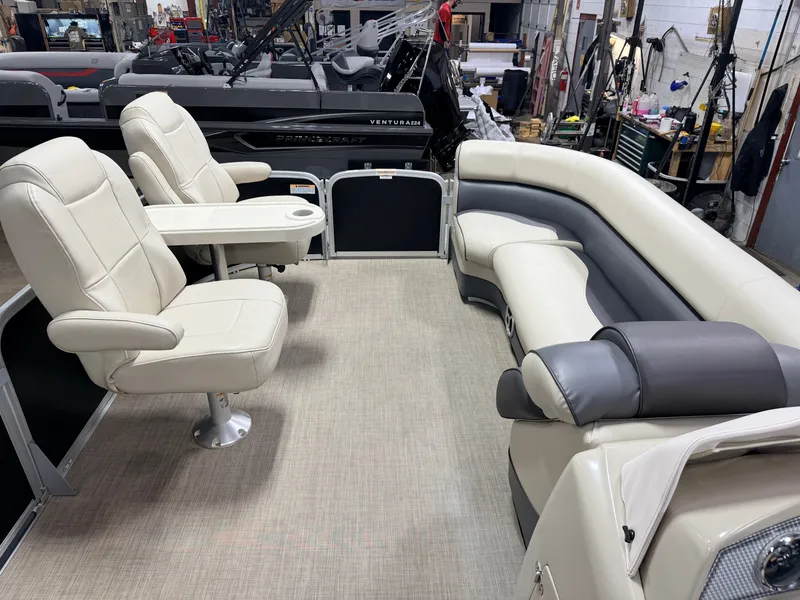 Slide: The Image of Premier 220 SunSpree 2018 - 3