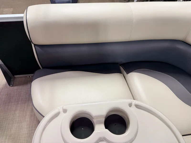 Slide: The Image of Premier 220 SunSpree 2018 - 33