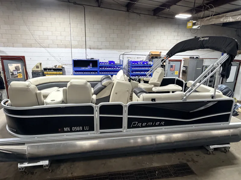 Slide: The Image of Premier 220 SunSpree 2018 - 4