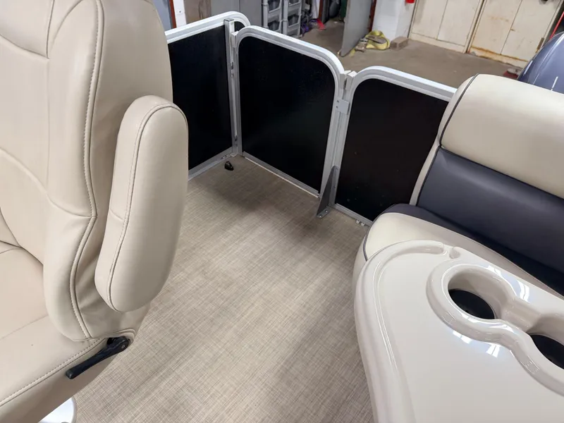 Slide: The Image of Premier 220 SunSpree 2018 - 42