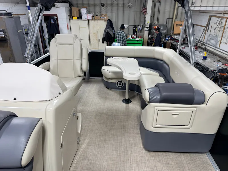 Slide: The Image of Premier 220 SunSpree 2018 - 5