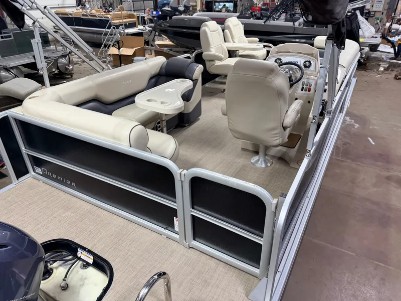 Slide: The Image of Premier 220 SunSpree 2018 - 7