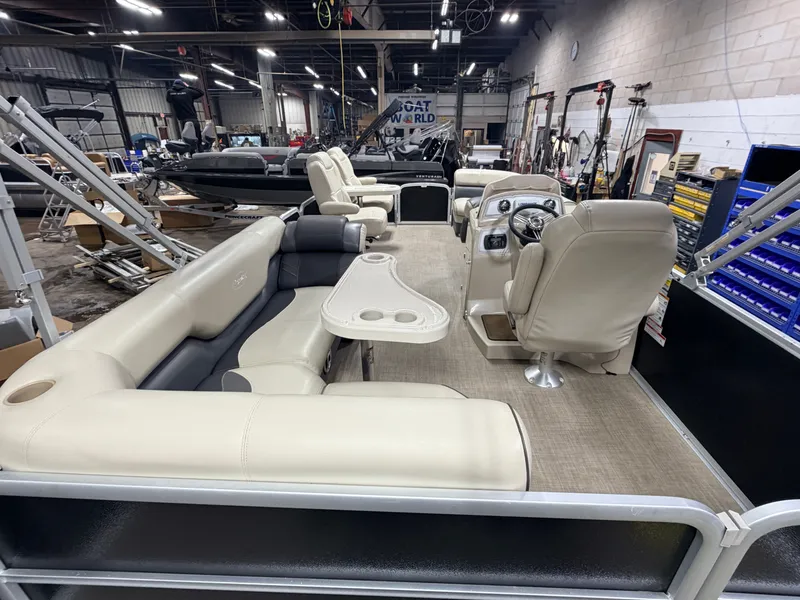 Slide: The Image of Premier 220 SunSpree 2018 - 8