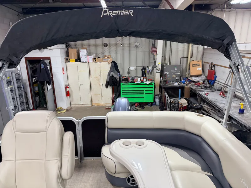 Slide: The Image of Premier 220 SunSpree 2018 - 9