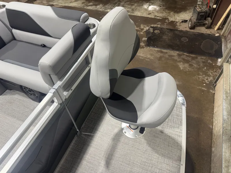 Slide: The Image of Tahoe Sport 23E80 Fish & Cruise Pontoon & Honda 4-Stroke EFI 2026 - 10