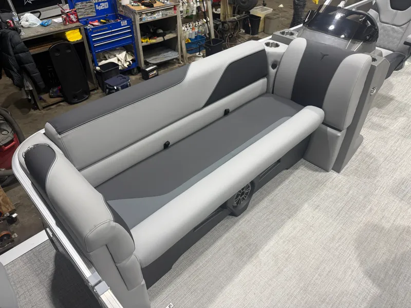 Slide: The Image of Tahoe Sport 23E80 Fish & Cruise Pontoon & Honda 4-Stroke EFI 2026 - 12