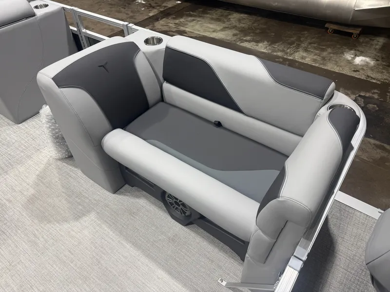 Slide: The Image of Tahoe Sport 23E80 Fish & Cruise Pontoon & Honda 4-Stroke EFI 2026 - 13