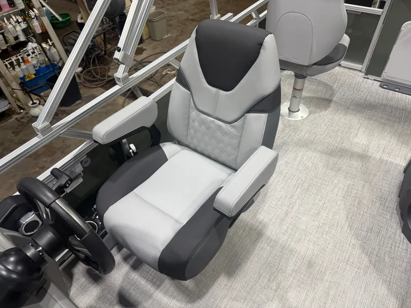 Slide: The Image of Tahoe Sport 23E80 Fish & Cruise Pontoon & Honda 4-Stroke EFI 2026 - 15