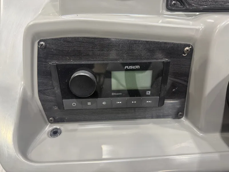 Slide: The Image of Tahoe Sport 23E80 Fish & Cruise Pontoon & Honda 4-Stroke EFI 2026 - 17