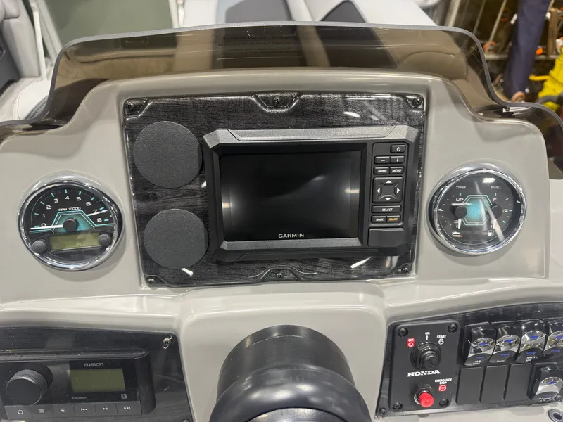 Slide: The Image of Tahoe Sport 23E80 Fish & Cruise Pontoon & Honda 4-Stroke EFI 2026 - 18