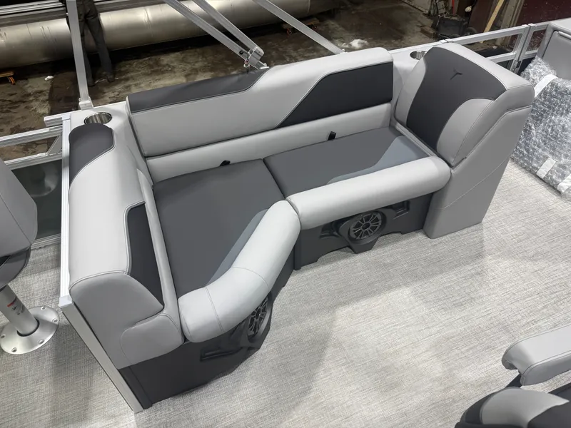 Slide: The Image of Tahoe Sport 23E80 Fish & Cruise Pontoon & Honda 4-Stroke EFI 2026 - 21