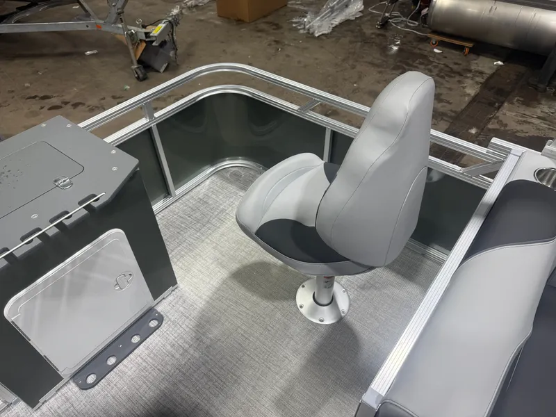 Slide: The Image of Tahoe Sport 23E80 Fish & Cruise Pontoon & Honda 4-Stroke EFI 2026 - 22