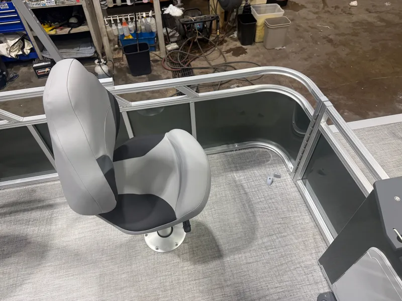 Slide: The Image of Tahoe Sport 23E80 Fish & Cruise Pontoon & Honda 4-Stroke EFI 2026 - 25