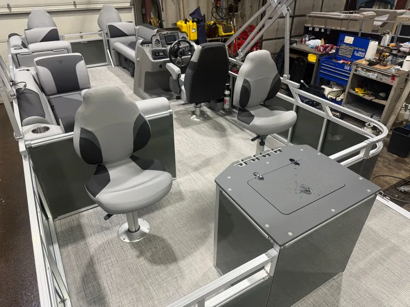 Slide: The Image of Tahoe Sport 23E80 Fish & Cruise Pontoon & Honda 4-Stroke EFI 2026 - 26