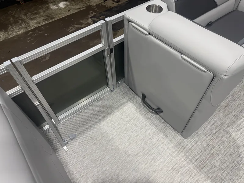 Slide: The Image of Tahoe Sport 23E80 Fish & Cruise Pontoon & Honda 4-Stroke EFI 2026 - 30