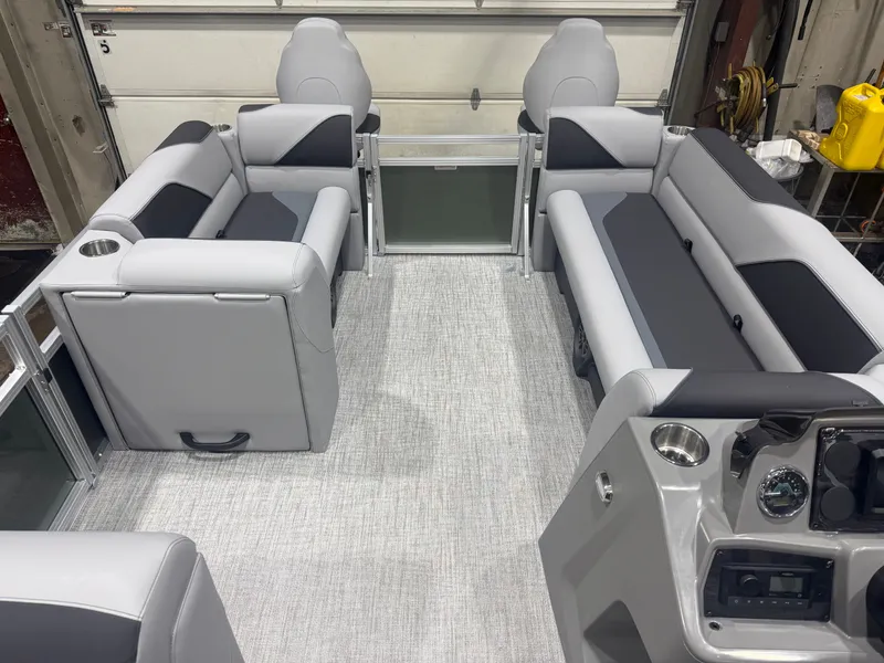 Slide: The Image of Tahoe Sport 23E80 Fish & Cruise Pontoon & Honda 4-Stroke EFI 2026 - 32