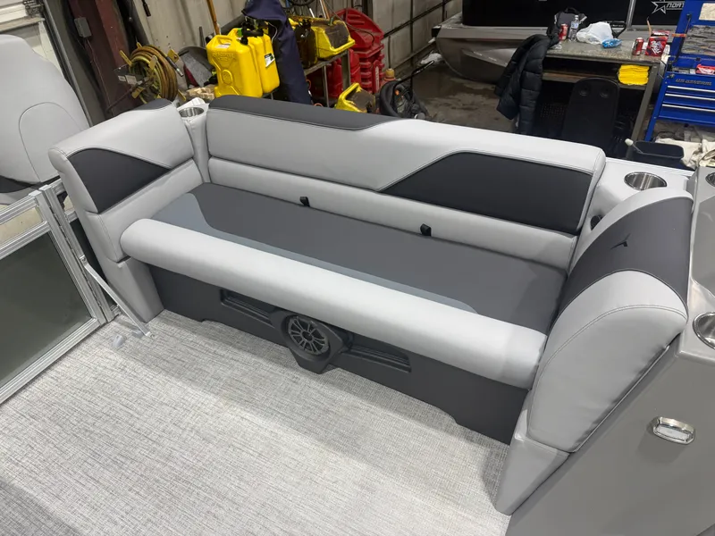 Slide: The Image of Tahoe Sport 23E80 Fish & Cruise Pontoon & Honda 4-Stroke EFI 2026 - 33