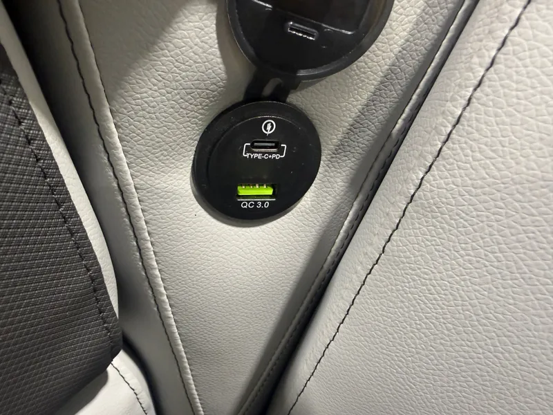 Slide: The Image of Tahoe Sport 23E80 Fish & Cruise Pontoon & Honda 4-Stroke EFI 2026 - 34