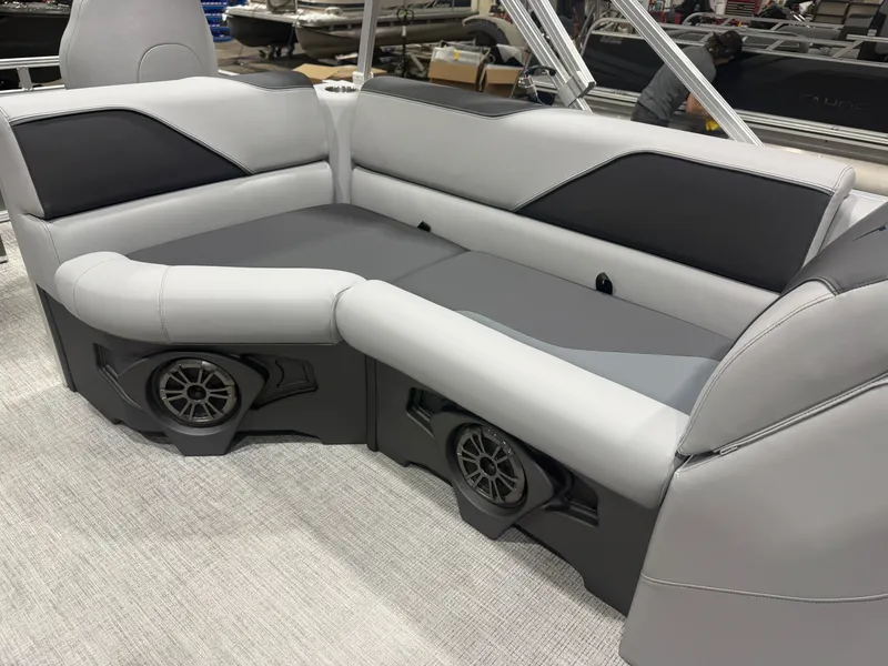 Slide: The Image of Tahoe Sport 23E80 Fish & Cruise Pontoon & Honda 4-Stroke EFI 2026 - 37