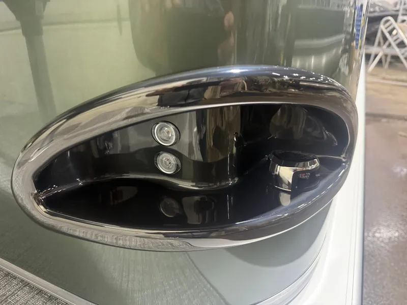 Slide: The Image of Tahoe Sport 23E80 Fish & Cruise Pontoon & Honda 4-Stroke EFI 2026 - 40