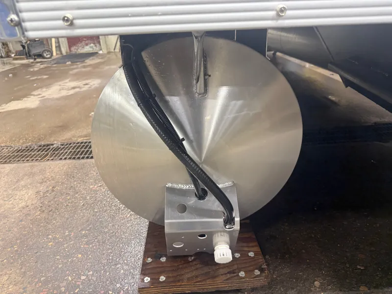 Slide: The Image of Tahoe Sport 23E80 Fish & Cruise Pontoon & Honda 4-Stroke EFI 2026 - 42