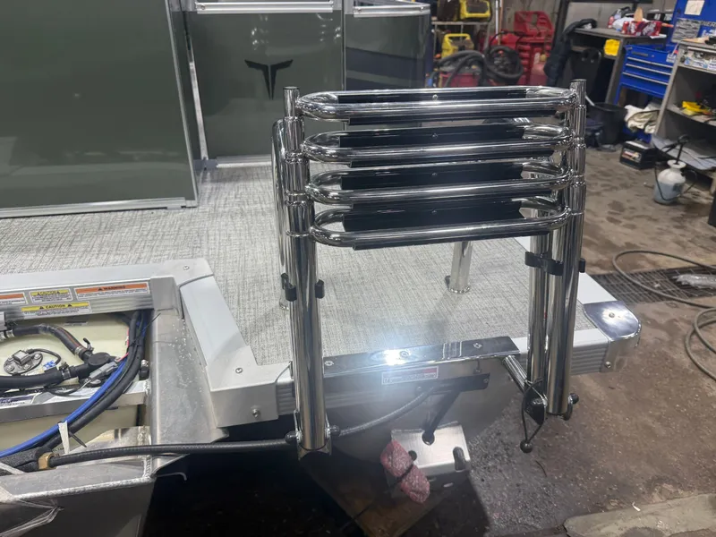 Slide: The Image of Tahoe Sport 23E80 Fish & Cruise Pontoon & Honda 4-Stroke EFI 2026 - 44