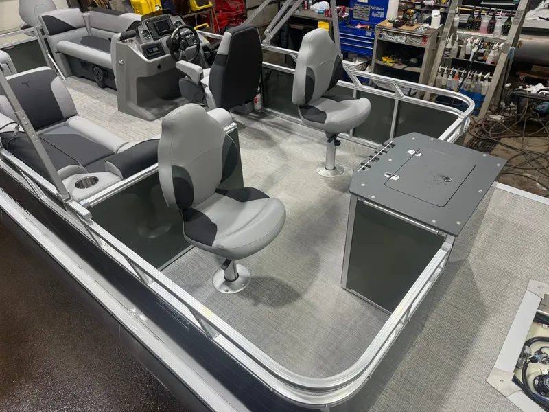 Slide: The Image of Tahoe Sport 23E80 Fish & Cruise Pontoon & Honda 4-Stroke EFI 2026 - 6