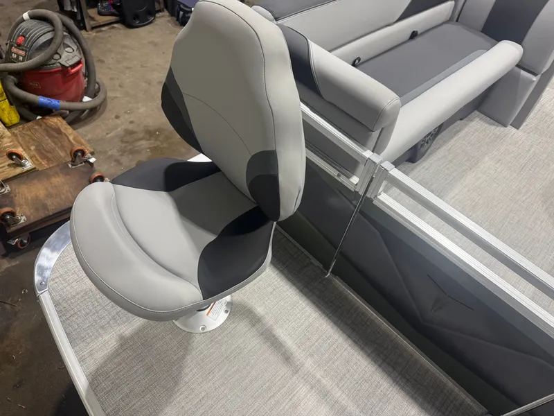 Slide: The Image of Tahoe Sport 23E80 Fish & Cruise Pontoon & Honda 4-Stroke EFI 2026 - 9