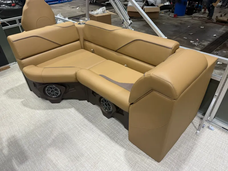 Slide: The Image of Tahoe Sport 23E80 Fish & Cruise Pontoon & Honda 4-Stroke EFI 2026 - 10