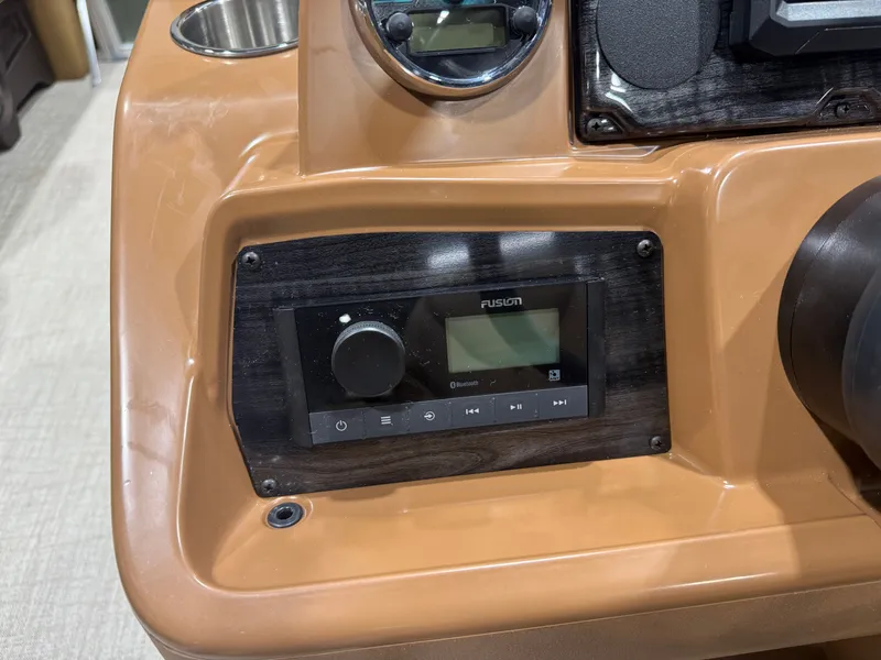 Slide: The Image of Tahoe Sport 23E80 Fish & Cruise Pontoon & Honda 4-Stroke EFI 2026 - 14