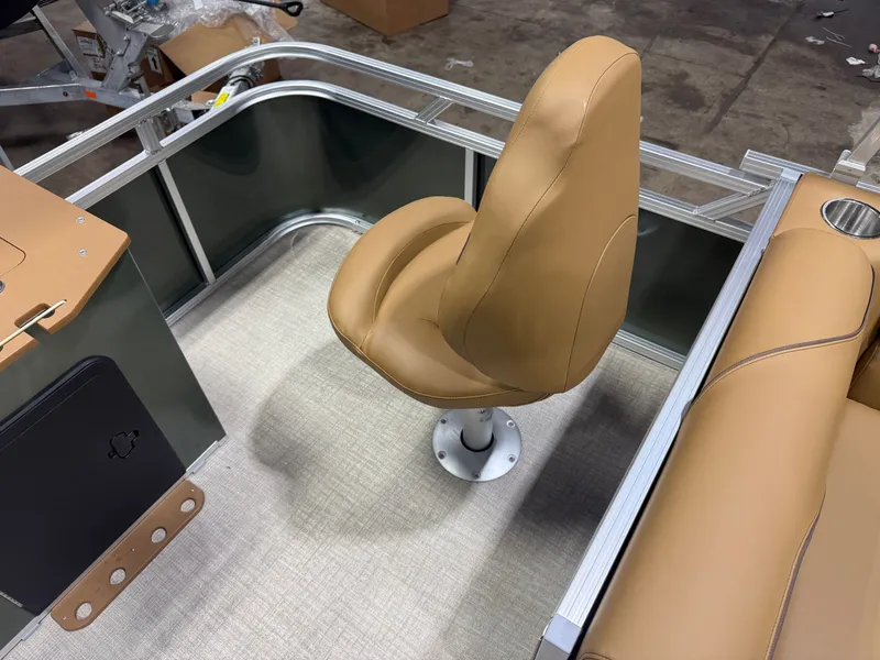 Slide: The Image of Tahoe Sport 23E80 Fish & Cruise Pontoon & Honda 4-Stroke EFI 2026 - 19