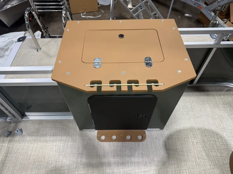 Slide: The Image of Tahoe Sport 23E80 Fish & Cruise Pontoon & Honda 4-Stroke EFI 2026 - 20