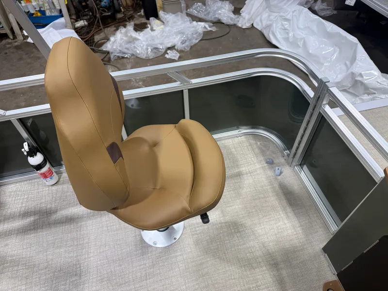 Slide: The Image of Tahoe Sport 23E80 Fish & Cruise Pontoon & Honda 4-Stroke EFI 2026 - 21