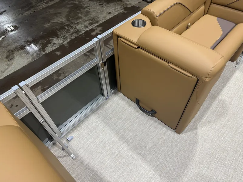 Slide: The Image of Tahoe Sport 23E80 Fish & Cruise Pontoon & Honda 4-Stroke EFI 2026 - 26