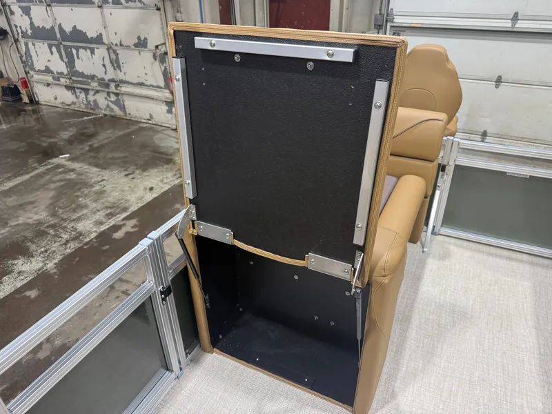 Slide: The Image of Tahoe Sport 23E80 Fish & Cruise Pontoon & Honda 4-Stroke EFI 2026 - 27