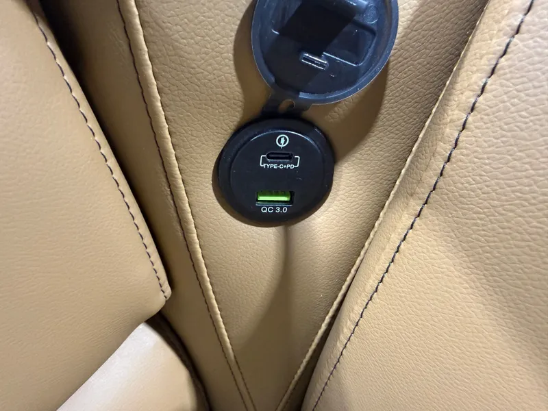 Slide: The Image of Tahoe Sport 23E80 Fish & Cruise Pontoon & Honda 4-Stroke EFI 2026 - 28