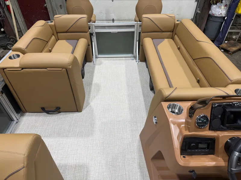 Slide: The Image of Tahoe Sport 23E80 Fish & Cruise Pontoon & Honda 4-Stroke EFI 2026 - 29