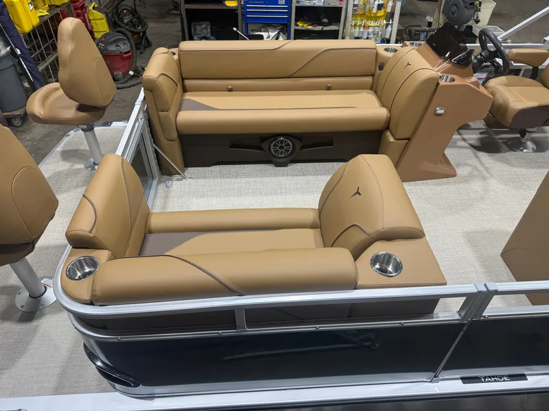 Slide: The Image of Tahoe Sport 23E80 Fish & Cruise Pontoon & Honda 4-Stroke EFI 2026 - 3